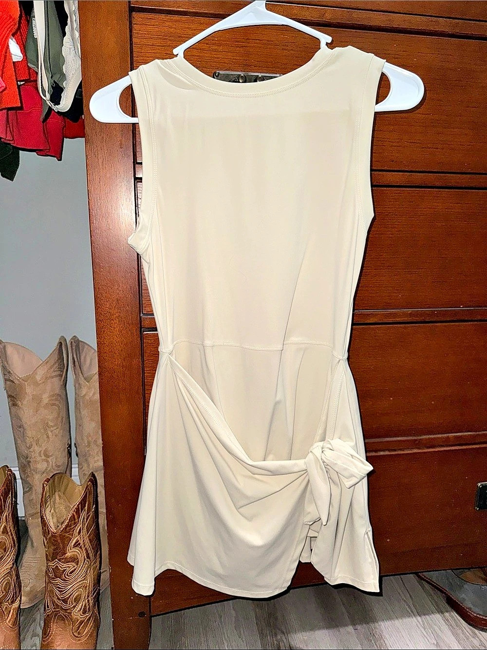 Women’s Athletic Dress in Cream Size Small Like New